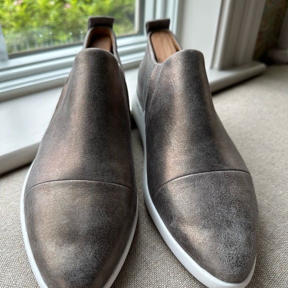 Johnston & Murphy Gold Metallic Suede Wedge Slip-on’s, Size 9 - Picture 3 of 9